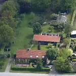 Beukenhof Oda ve Kahvaltı 4*